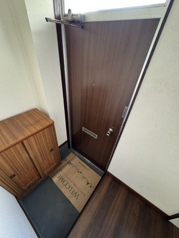 ナカネマンションの玄関