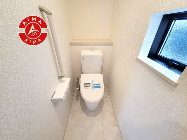 春日市春日原東町4丁目第1-4棟(A号棟)のトイレ|温水洗浄便座を完備しております。2ヶ所にトイレがあるのは朝の慌ただしい時間も安心です。