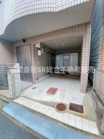 末広町中古戸建の駐車場|ビルトインガレージ（車種による）は車庫と家を直接行き来でき、雨の日に便利です！