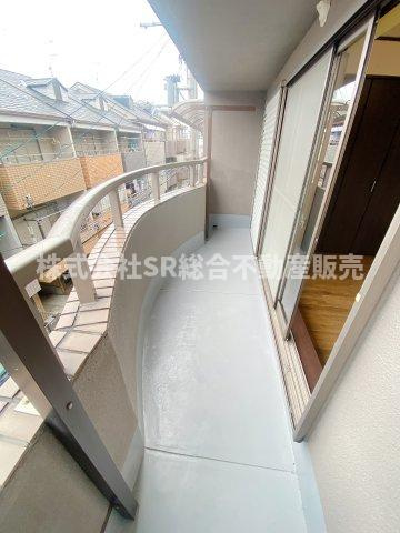 末広町中古戸建のバルコニー|バルコニーは2面にあり、洗濯物がたくさん干せます♪