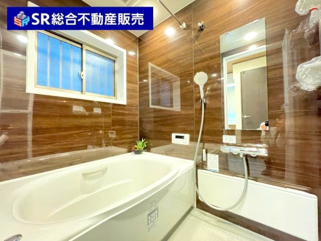 末広町中古戸建の浴室|足をゆったりと伸ばして浸かれる浴槽です♪