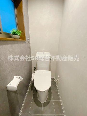 末広町中古戸建のトイレ|2Fのトイレは温水洗浄便座もございます♪