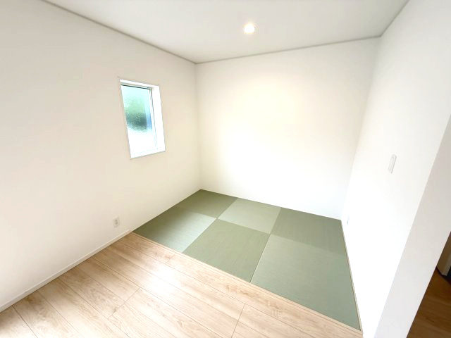 クレイドルガーデン前橋市川原町第４　１号棟の和室|リビング隣の３帖の畳コーナーです。お昼寝スペースにいかがでしょうか。