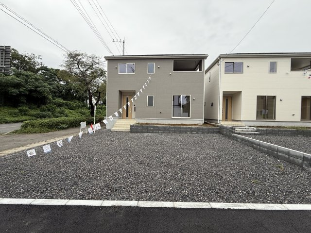 クレイドルガーデン前橋市川原町第４　１号棟の駐車場|駐車場も広々しています。駐車場３台以上駐車可能です。