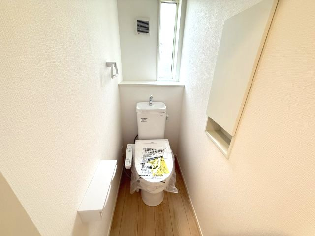 クレイドルガーデン前橋市川原町第４　１号棟の独立洗面台|シャワー水栓付き洗面台で朝の身支度もバッチリです！
洗面台には収納スペースもあり洗面室もすっきり片付きますよ！
