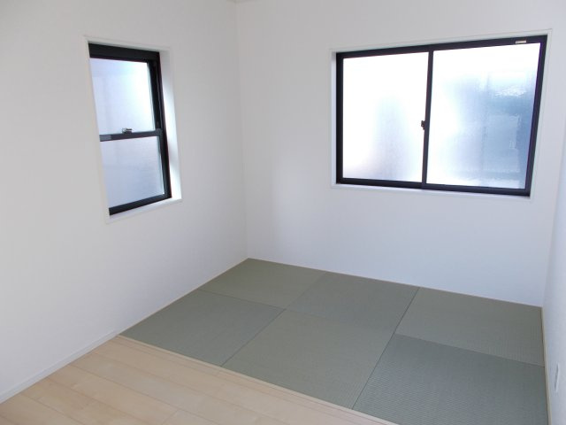 クレイドルガーデン前橋市川原町第４　１号棟の和室|リビング隣の３帖の畳コーナーです。お昼寝スペースにいかがでしょうか。