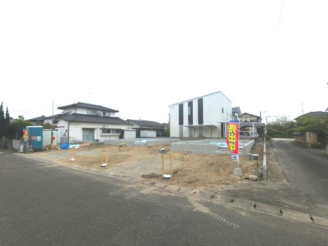 佐賀市高木瀬西　第11　1号棟の前面道路含む現地写真|前面道路含む現地写真です