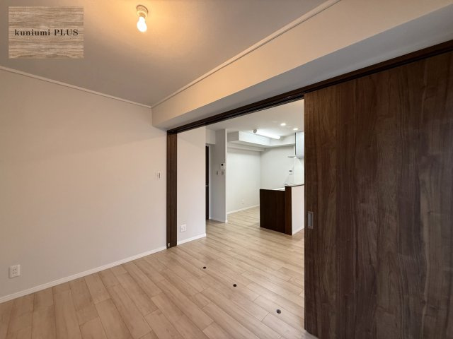 日商岩井太子橋マンションの洋室