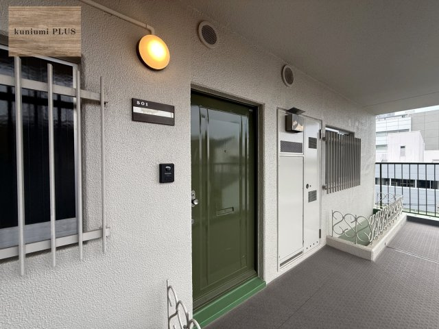 日商岩井太子橋マンションの玄関