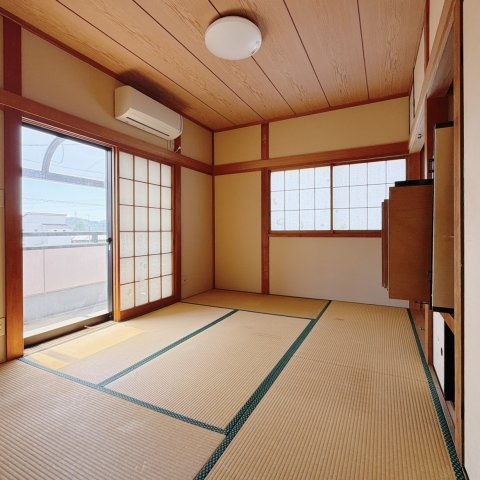 【中古戸建】足利市小俣町の和室|■和室｜独立している和室なので1人の時間を充分に楽しめます。フローリングやソファーでは味わえない質感でリラックス効果もあります。