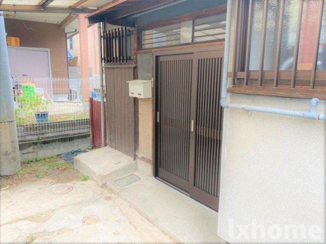 正雀4丁目貸家のエントランス|建物の内部です