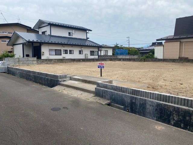 小人町売地の前面道路含む現地写真