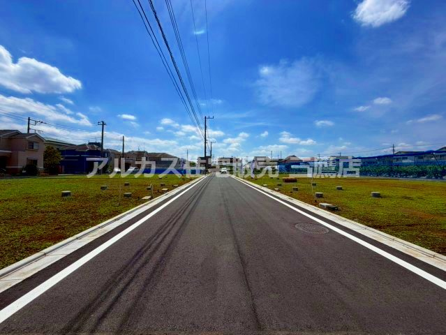 小平市鈴木町1丁目 西武新宿線 花小金井駅 新築戸建ての前面道路含む現地写真
