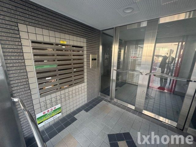 ウエストコーポのエントランス|建物の内部です