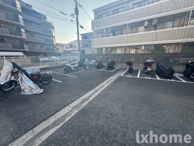 ウエストコーポの駐車場|駐車スペースもあります