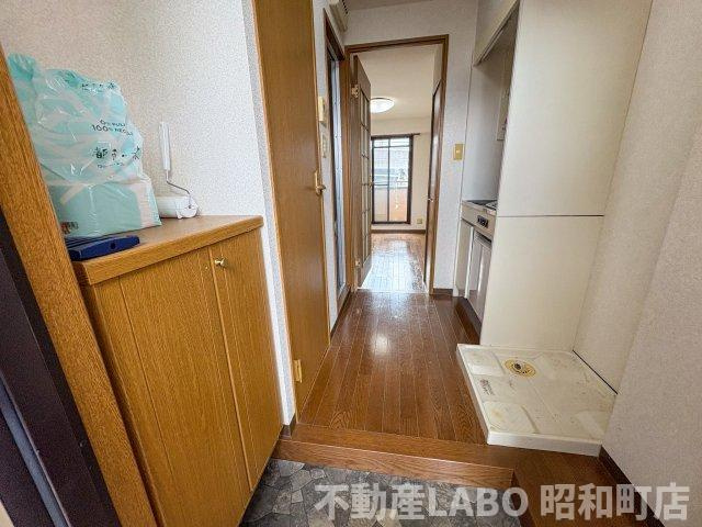 ラッキーセンター河堀口マンションの玄関