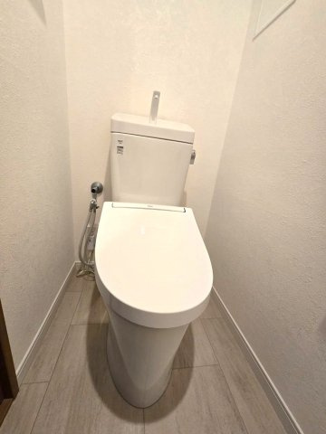レールシティ博多駅南のトイレ|
縦型トイレはお掃除などお手入れがしやすく常に清潔に保ちやすいですよ♪

