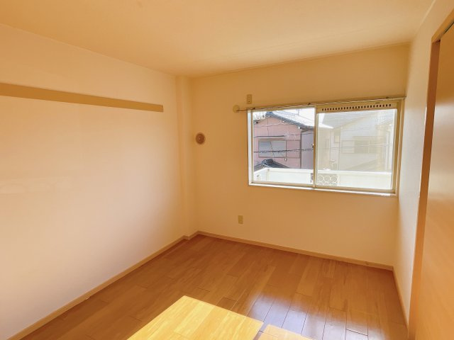 フォレスト山代Aの洋室