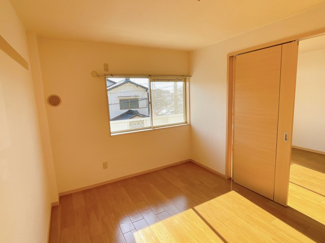 フォレスト山代Aの洋室