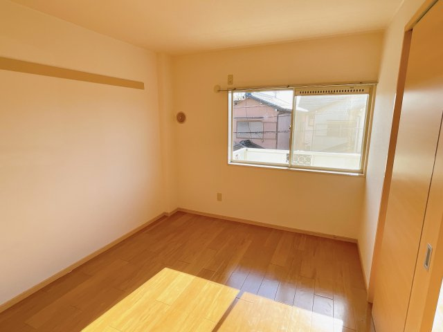 フォレスト山代Aの洋室