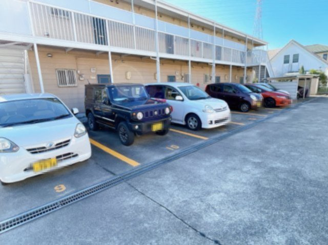 フォレスト山代Aの駐車場