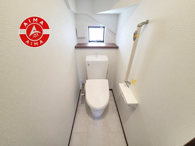 春日市春日原東町4丁目第1-4棟(D号棟)のトイレ|温水洗浄便座を完備しております。2ヶ所にトイレがあるのは朝の慌ただしい時間も安心です。