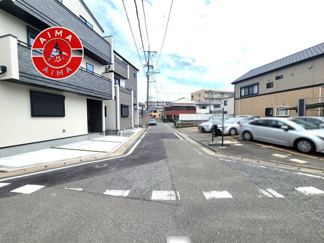 春日市春日原東町4丁目第1-4棟(D号棟)の外観|前面道路含む現地の写真です。