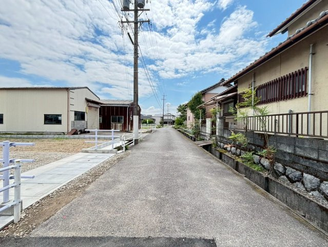 リーブルガーデン　大垣市青木町　全４区画分譲の前面道路含む現地写真|「現地（2026年6月15日）撮影」
■前面道路　
■ヤマダ不動産　株式会社リライフ