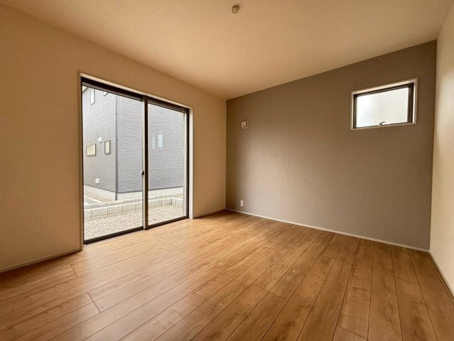 リーブルガーデン　大垣市青木町　全４区画分譲の寝室|すべての居室にはたっぷり収納できる大型のクローゼット、各室に２４時間換気システムを設置しています。
排気ファンから低風量で24時間強制排気し、家の中の空気をいつも新鮮に保ちます。

■３号棟
■YAM