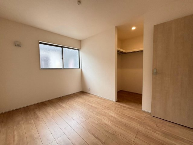 リーブルガーデン　大垣市青木町　全４区画分譲の和室|一室あると便利な和室は、来客時はもちろん、お子様のお昼寝や遊び場、寝室としてもご利用いただけます。
日本の伝統を引き継ぐ、畳のお部屋は癒しの空間となっています。
■３号棟
■YAMADA電機の　ヤマダ