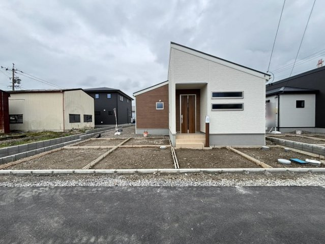 リーブルガーデン　大垣市青木町　全４区画分譲の駐車場|■駐車場　■ヤマダ不動産　株式会社リライフ　
■夢のマイホーム購入をフルサポートします！
■３号棟
■YAMADA電機の　ヤマダ不動産　株式会社リライフ　大垣店■
省エネ・耐震性◎の一建設の家。　
日