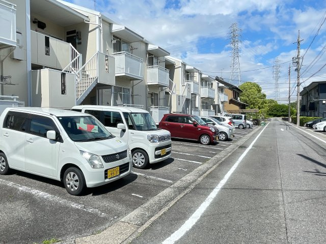 アイビ―エルの駐車場