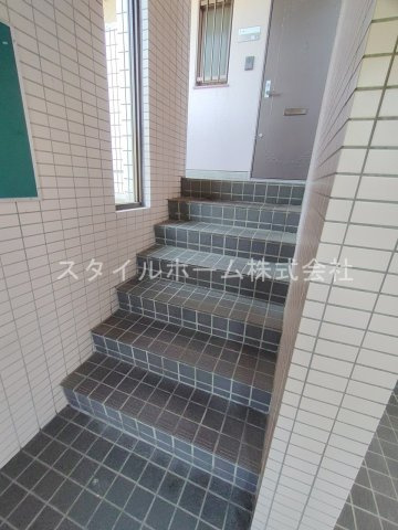 カワイマンションの玄関