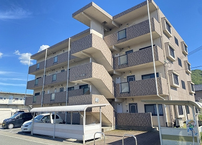 ユーミー和田山の外観|鉄筋コンクリート造の重厚感のあるマンションです☆