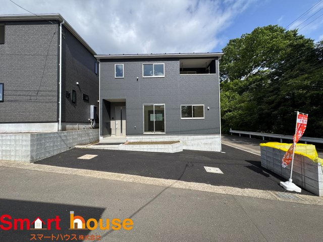 愛川町中津　新築3棟の外観|閑静な住宅街に堂々登場！ナチュラルで温かみのある木目調の内装も魅力です。土日祝日即日ご案内可能です♪