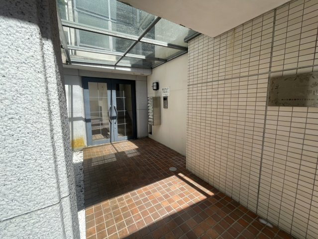 ラムール六甲山ノ手のエントランス|毎日通るエントランスはこのようになっています