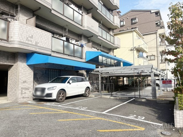 グランドールUNSの駐車場|駐車場です☆