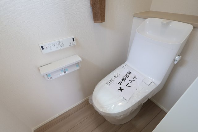 《仲介手数料無料》西東京市北町３丁目2-28新築一戸建てリナージュのトイレ