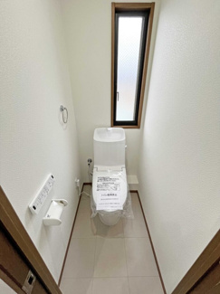 【トイレ】 | 厚木市三田南3丁目 中古戸建て | 新規交換（新設）：洗浄便座（3階）