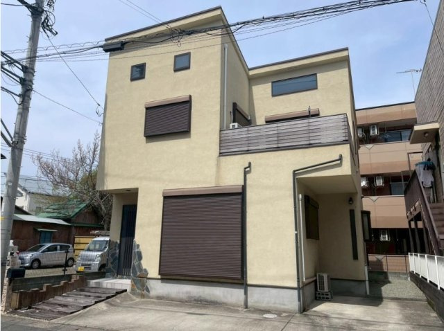 【外観】 | 室内大変キレイにお使い◎こだわりの詰まった注文住宅！　　　　　　
人気の平塚4丁目のエリア！商業施設が近くお買い物に便利☆
