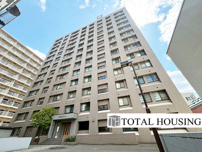 【外観】 | リーベンデール北11 | 落ち着いた佇まいが魅力のマンションで、帰宅するたびにほっとする安らぎが感じられます。高級感と清潔感が漂う外観が、暮らしに彩りを添えてくれる住まいです。