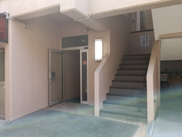 墨田区東駒形２丁目の賃貸マンションのエントランス