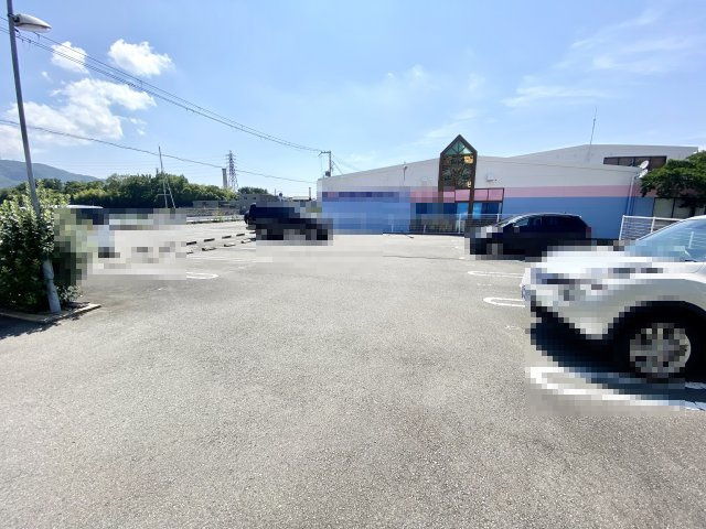 シャーメゾン クレセントの駐車場