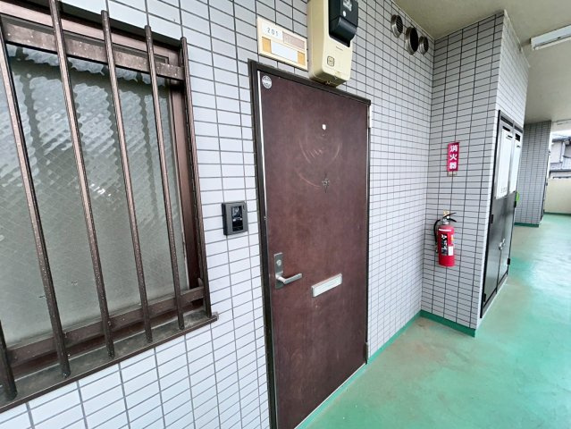シャトーシミズの玄関