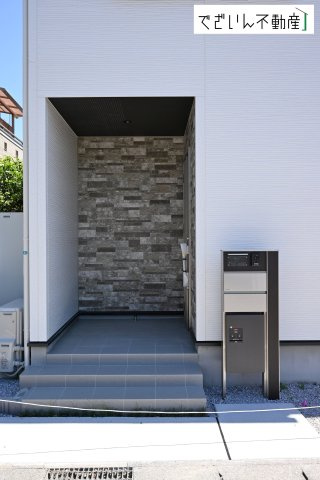 【玄関】 | blooming garden熊谷市赤城町1丁目　新築住宅 | ≪1号棟≫
現地(2026年5月撮影)