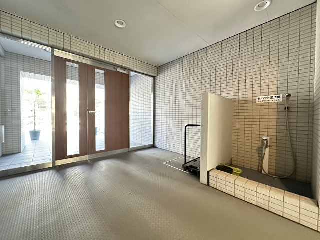日神デュオステージ三ッ沢公園のその他共用部分|ロビーにはペット用の足洗い場が設けてあります。ペットOKマンションならではのうれしい設備です。