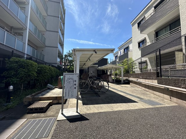 日神デュオステージ三ッ沢公園の駐輪場|駐輪場は綺麗に整理されており、管理体制は良好です。