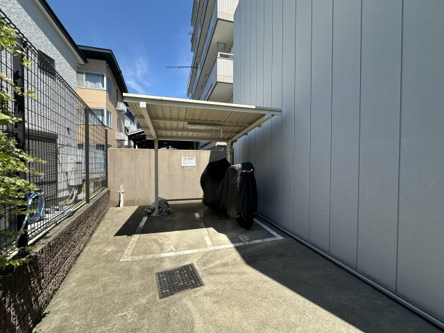 日神デュオステージ三ッ沢公園のその他|屋根付きのバイク置場も設置されています。