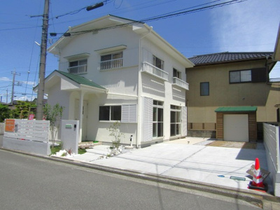 【駐車場】 | 【再生住宅】中央市西花輪 | 車をお持ちの方に嬉しい駐車場付きの物件です