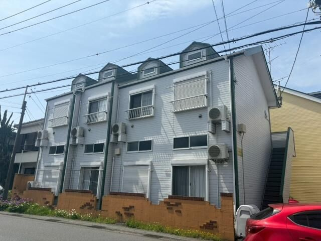 ロッシェル若松３号棟の外観